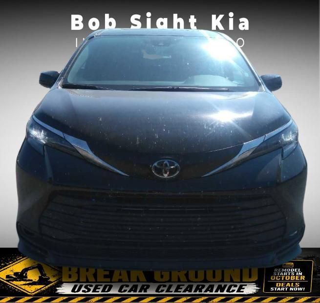 Used 2026 Toyota Sienna XLE FWD image 6