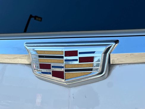 Used 2020 Cadillac Escalade Luxury AWD/4WD image 16