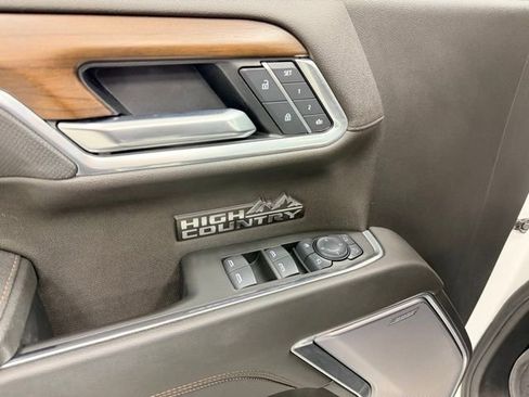 Used 2025 Chevrolet Silverado 1500 High Country w/ High Country Premium Package AWD/4WD image 24