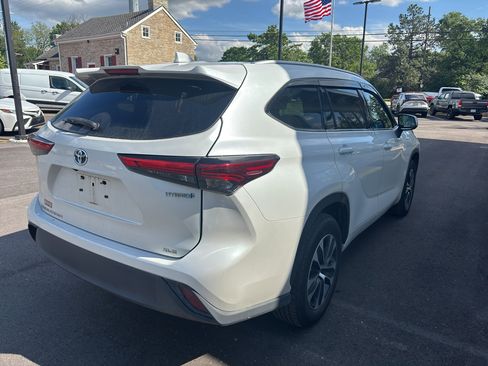 Used 2022 Toyota Highlander XLE FWD image 5