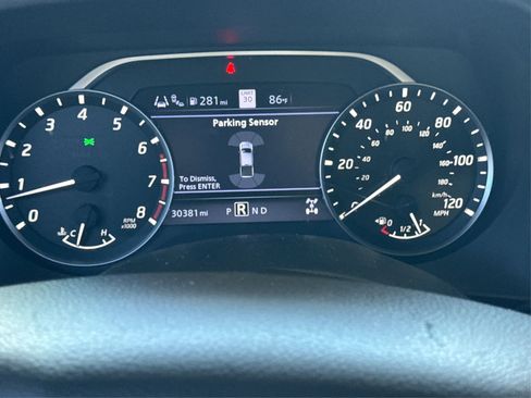 Used 2021 Nissan Titan SV w/ SV Convenience Package image 21