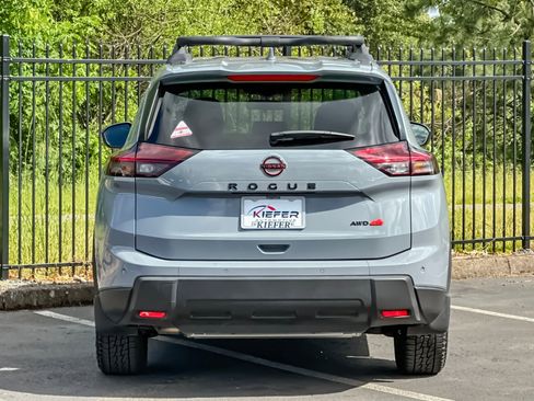 Used 2025 Nissan Rogue SV AWD/4WD image 4