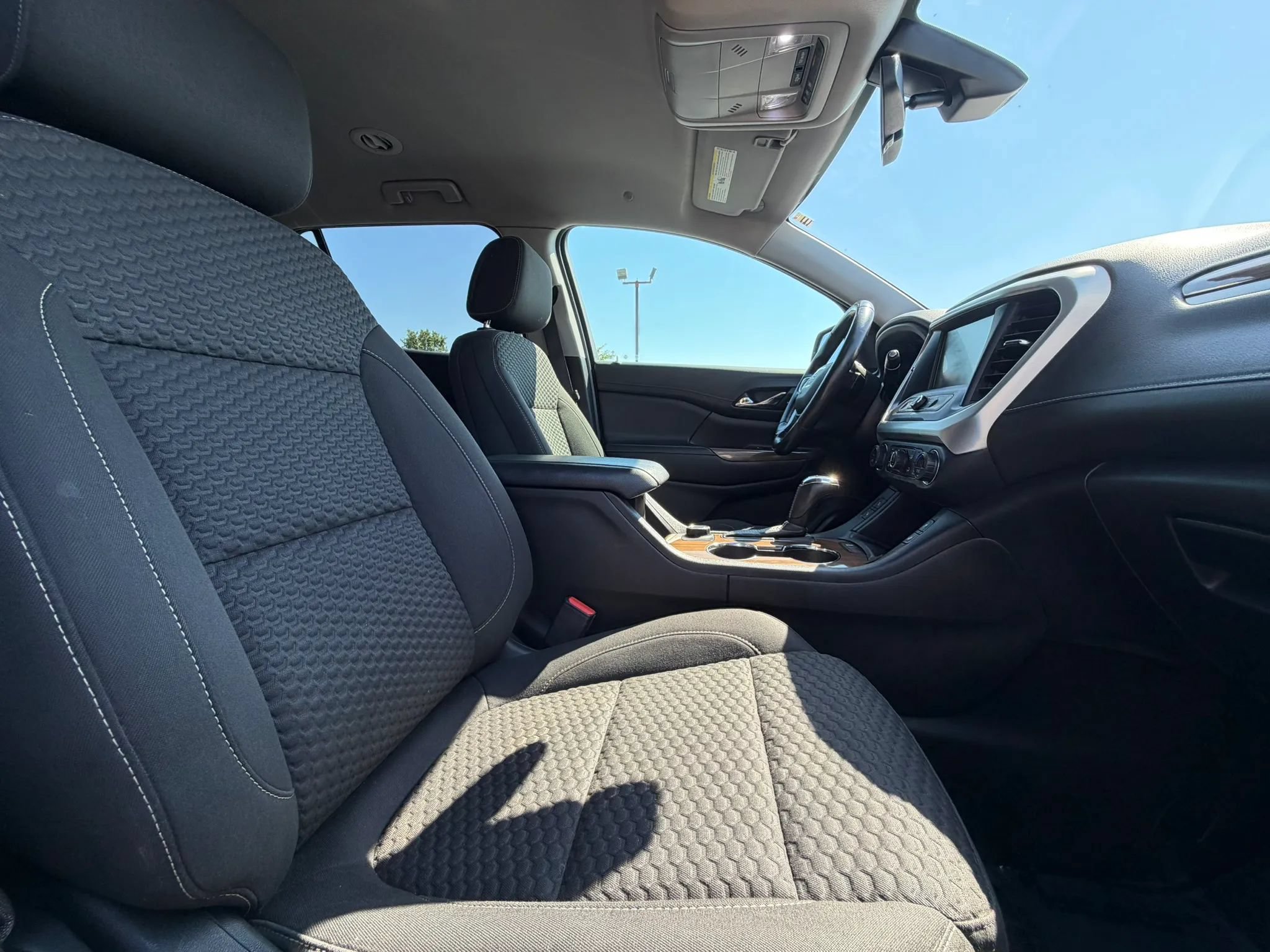 Used 2019 GMC Acadia SLE FWD image 26