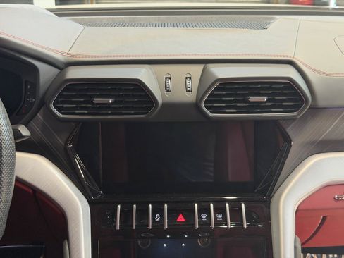 Used 2020 Lamborghini Urus AWD/4WD image 21