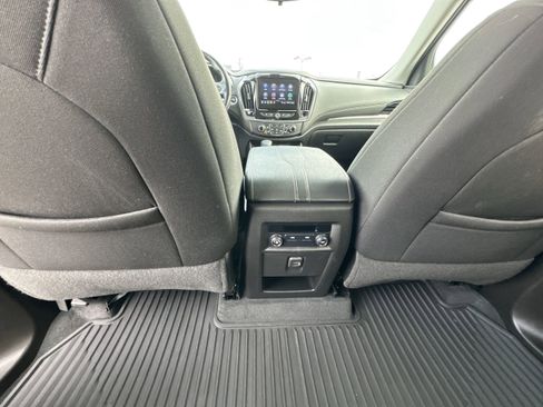 Used 2021 Chevrolet Traverse LT image 22