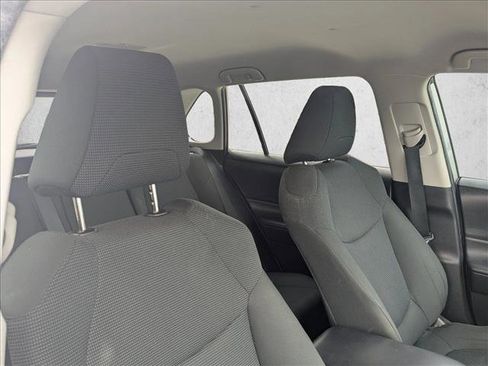 Used 2021 Toyota RAV4 LE FWD image 18