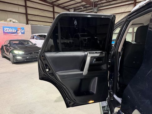 Used 2018 Toyota 4Runner SR5 AWD/4WD image 14