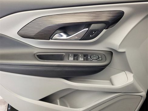 Used 2024 GMC Terrain SLE image 22