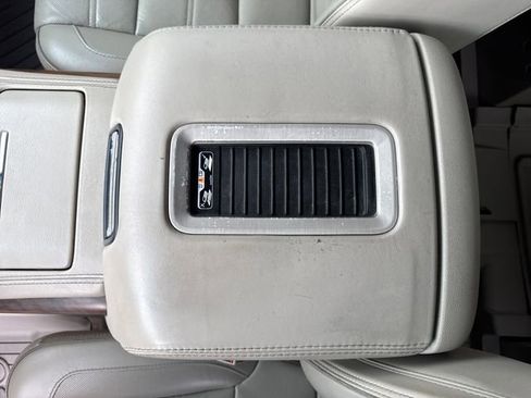 Used 2019 GMC Yukon Denali w/ Denali Ultimate Package AWD/4WD image 28