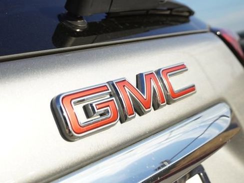 Used 2024 GMC Terrain SLT image 12