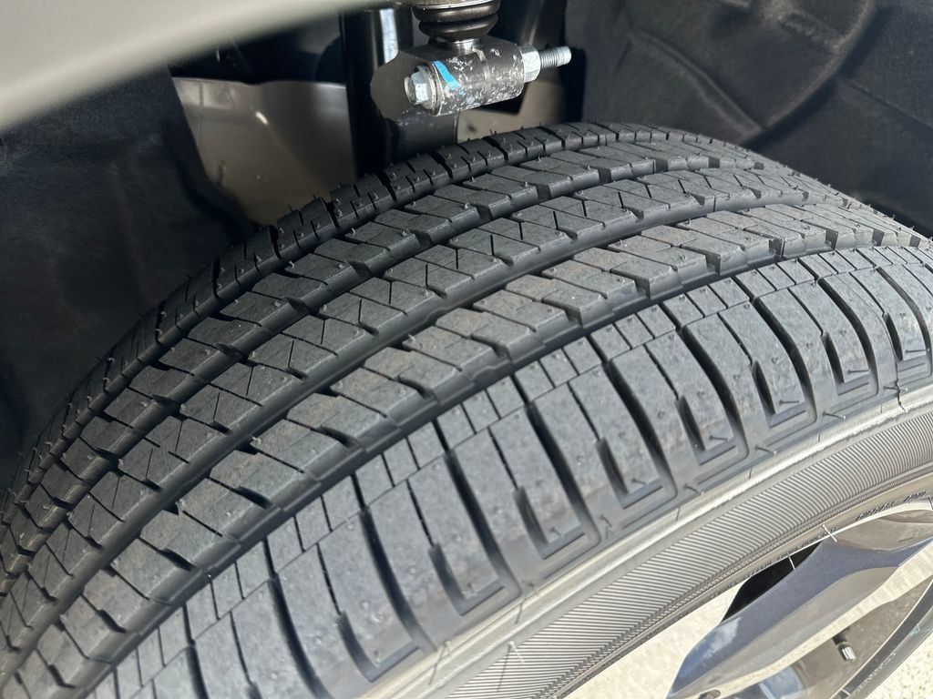 New 2026 Jeep Grand Cherokee Limited RWD image 16