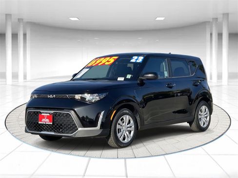 Used 2023 Kia Soul LX image 1