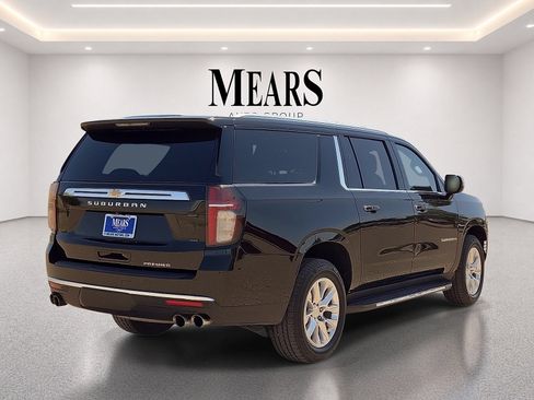 Used 2022 Chevrolet Suburban Premier AWD/4WD image 5