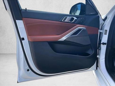 Used 2023 BMW X6 xDrive40i w/ M Sport Package image 18