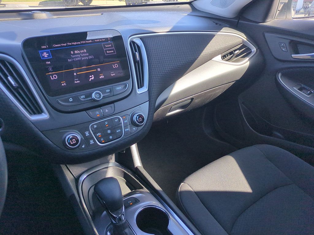 Used 2025 Chevrolet Malibu LT FWD image 21