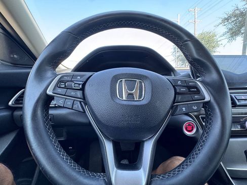 Used 2018 Honda Accord Touring image 18