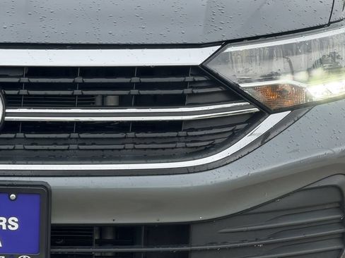 Used 2024 Volkswagen Jetta SE FWD image 5