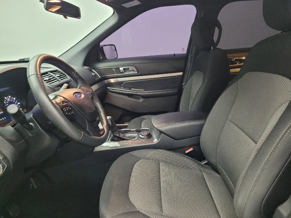 Used 2018 Ford Explorer XLT AWD/4WD image 17
