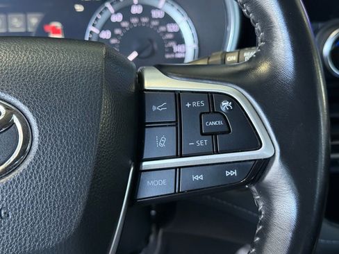 Certified 2023 Toyota Highlander XLE image 26