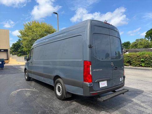 Used 2019 Mercedes-Benz Sprinter 170 image 4