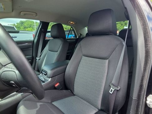 Used 2022 Chrysler 300 Touring RWD image 12