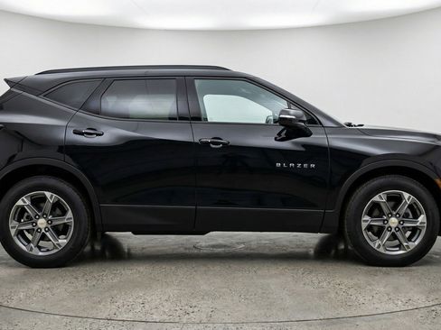Used 2025 Chevrolet Blazer LT image 11