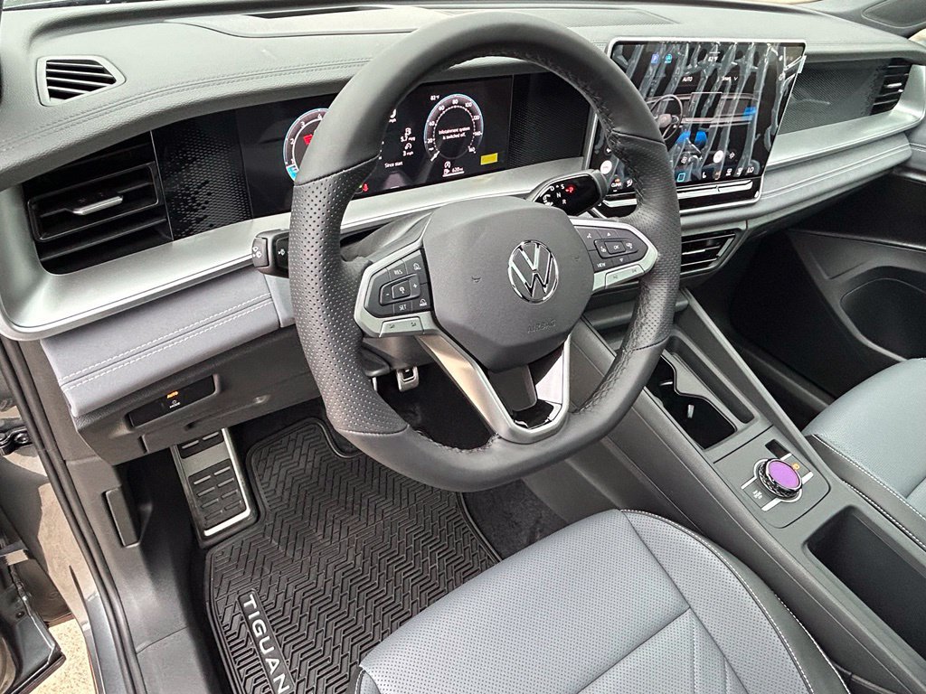 New 2026 Volkswagen Tiguan SE R-Line FWD image 17