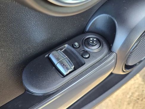 Used 2018 MINI Cooper 2-Door Hardtop w/ Cold Weather Package image 20