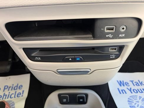 Used 2018 Chrysler Pacifica Limited w/ Advanced Safetytec Group FWD image 16