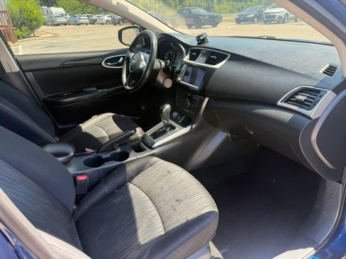Used 2019 Nissan Sentra SV w/ Special Edition Package FWD image 3