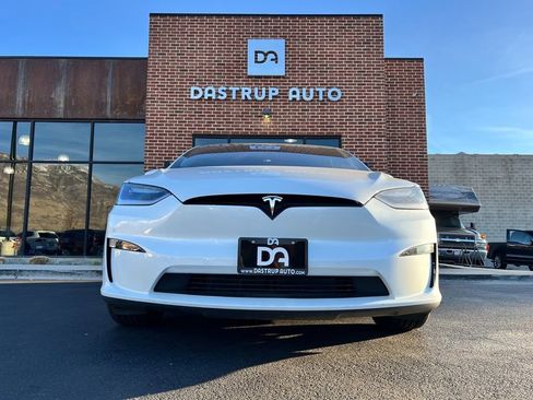 Used 2022 Tesla Model X image 2