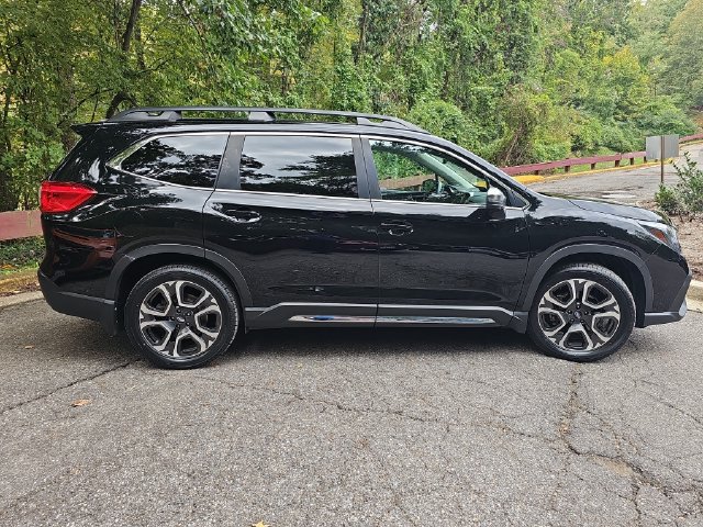 Used 2023 Subaru Ascent Limited w/ Technology Package AWD/4WD image 2
