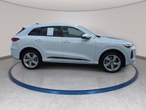 Certified 2025 Audi Q5 Premium w/ Premium Plus AWD/4WD image 4