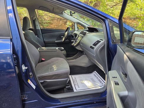 Used 2014 Toyota Prius V image 11