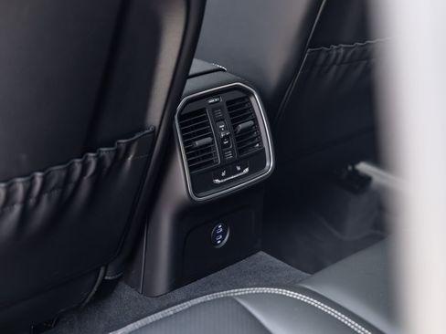 Certified 2024 Porsche Macan GTS AWD/4WD image 37