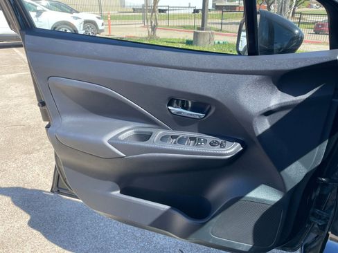 Used 2025 Nissan Versa SV w/ Trunk Package image 18