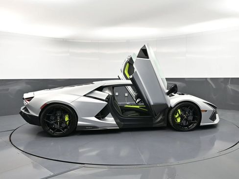 Used 2024 Lamborghini Revuelto AWD/4WD image 33