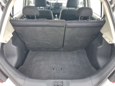 Used 2010 Nissan Versa Hatchback w/ Premium Pkg FWD image 8