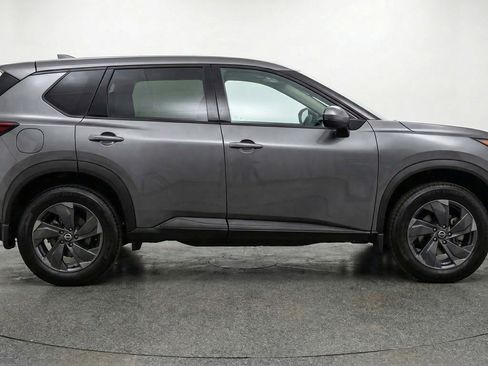 Used 2024 Nissan Rogue SV image 11