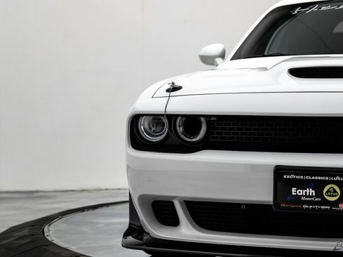 Used 2018 Dodge Challenger SRT Hellcat RWD image 36