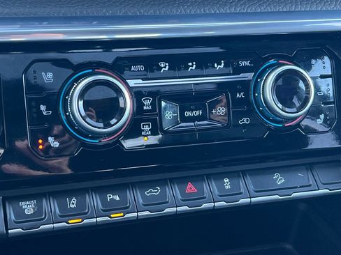 Used 2025 GMC Sierra 2500 Denali w/ Denali Reserve Package image 20