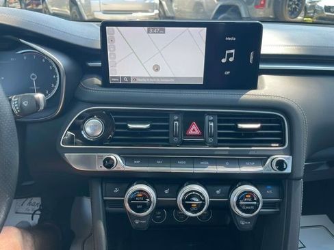 Used 2023 Genesis G70 2.0T image 15