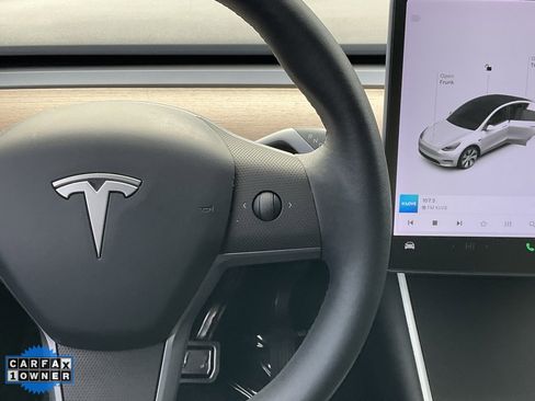 Used 2020 Tesla Model Y Long Range image 40