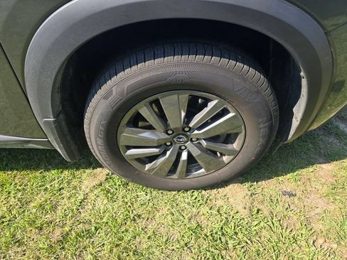 Used 2024 Nissan Pathfinder SV w/ SV Premium Package FWD image 10