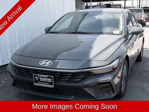 Used 2024 Hyundai Elantra SEL FWD image 6