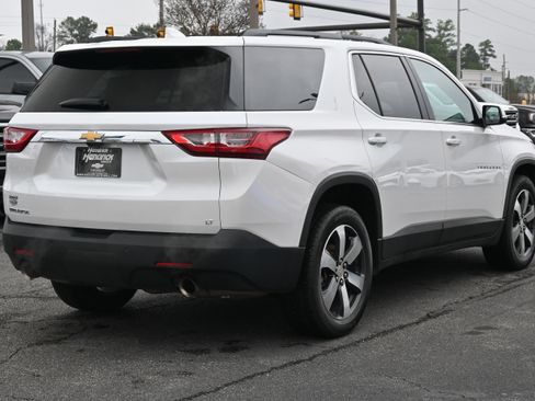 Used 2019 Chevrolet Traverse LT w/ LT Premium Package image 11