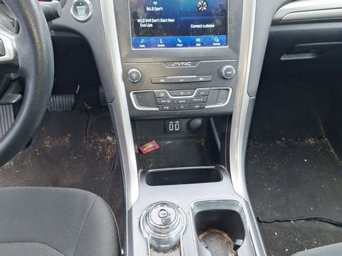 Used 2020 Ford Fusion SE image 14