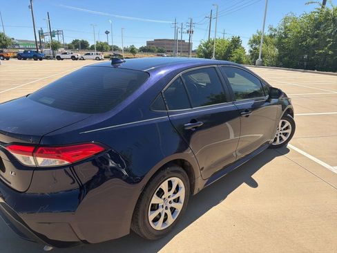 Used 2020 Toyota Corolla LE image 3