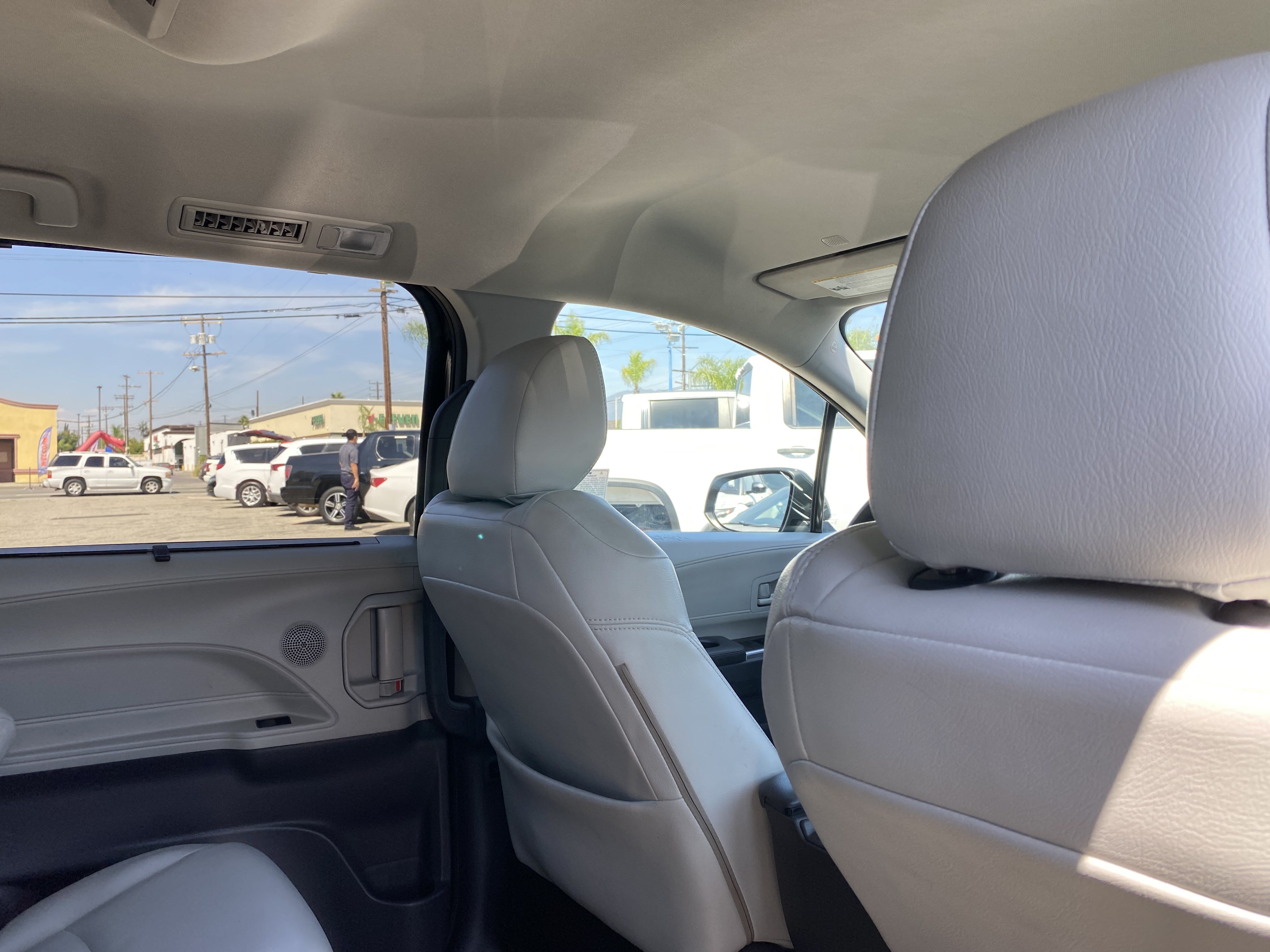 Used 2021 Toyota Sienna LE FWD image 24