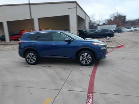 Used 2023 Nissan Rogue SV image 4